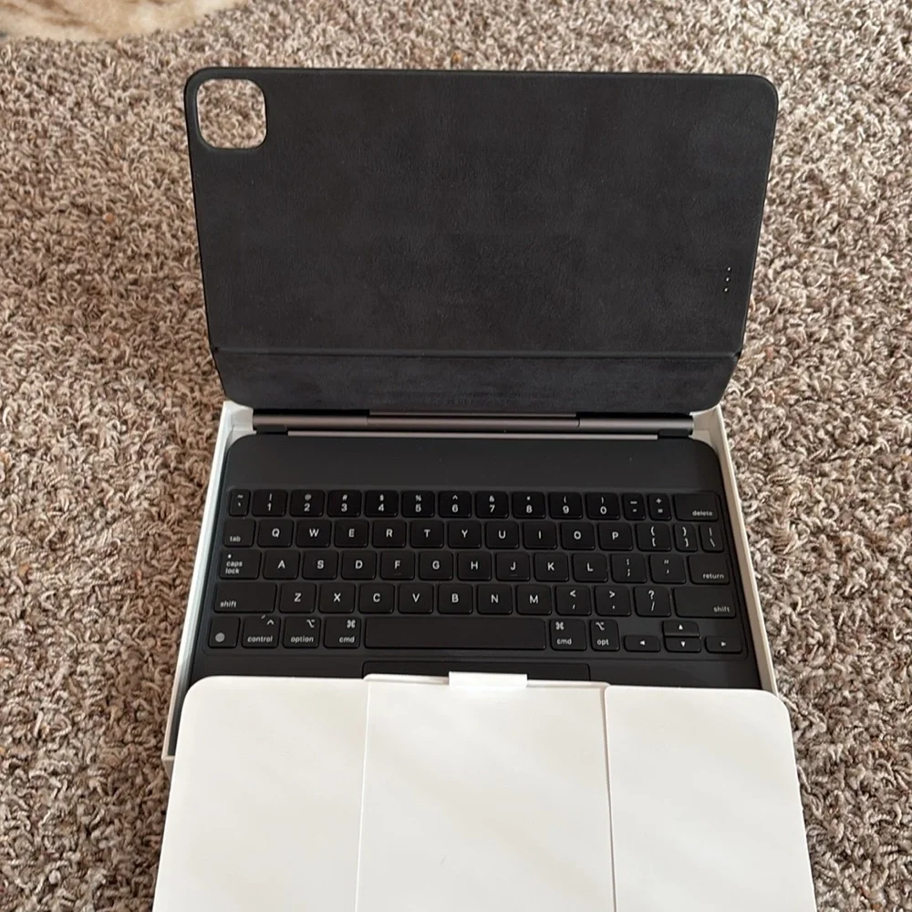 Real Apple iPad Magic Keyboard - Black
